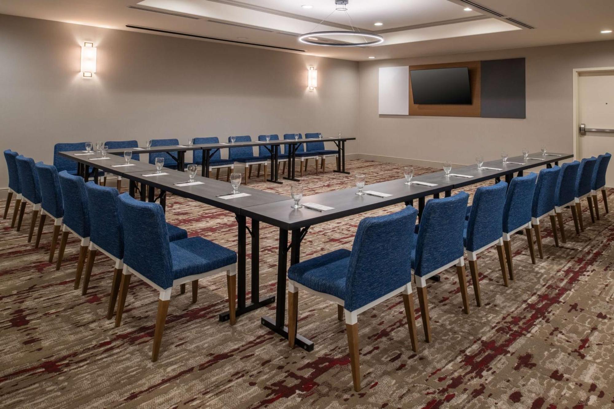 Hilton Garden Inn Fontana Exterior photo
