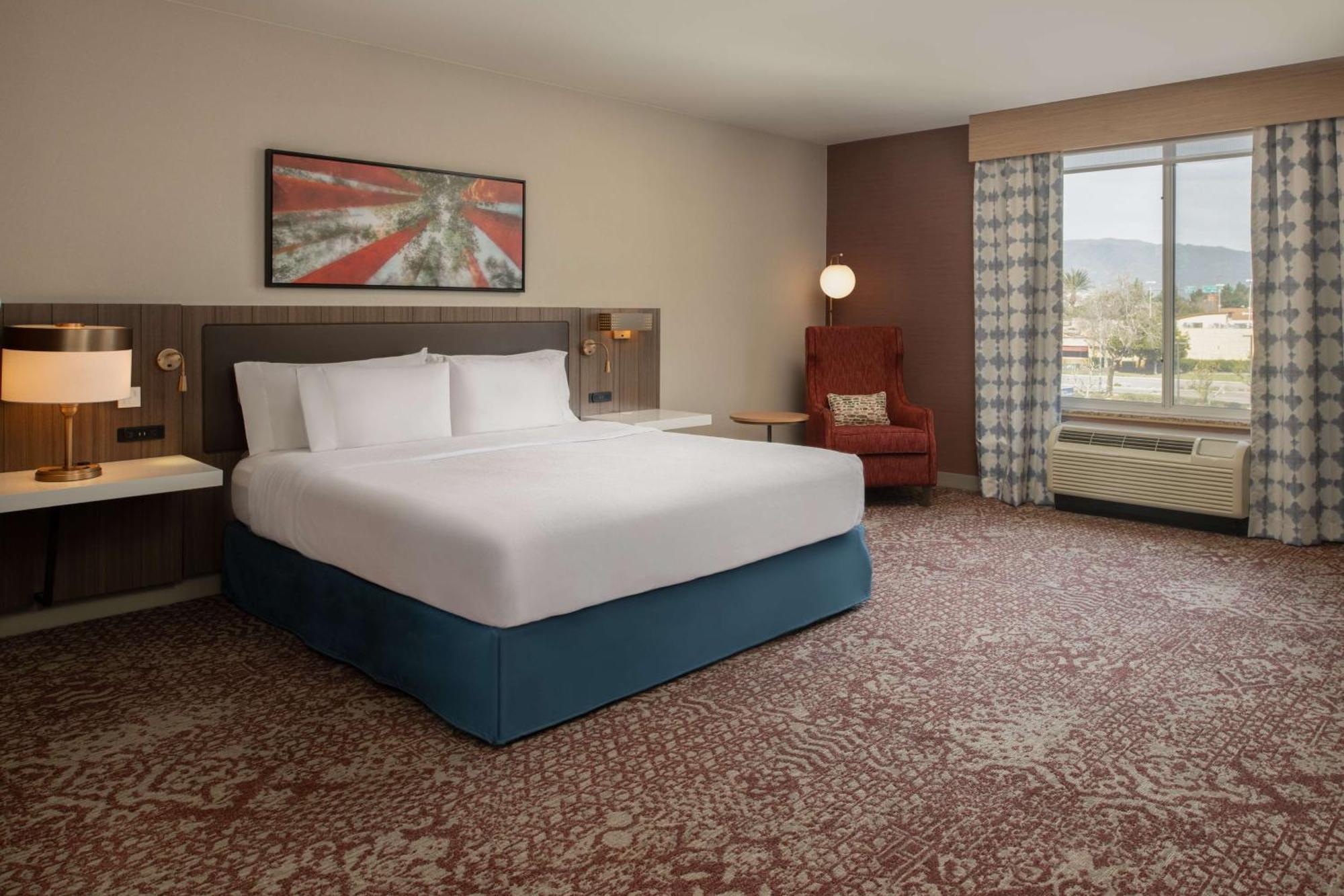 Hilton Garden Inn Fontana Exterior photo