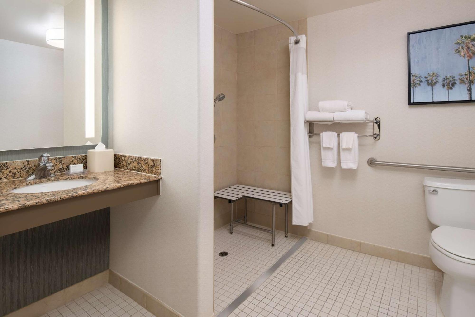 Hilton Garden Inn Fontana Exterior photo
