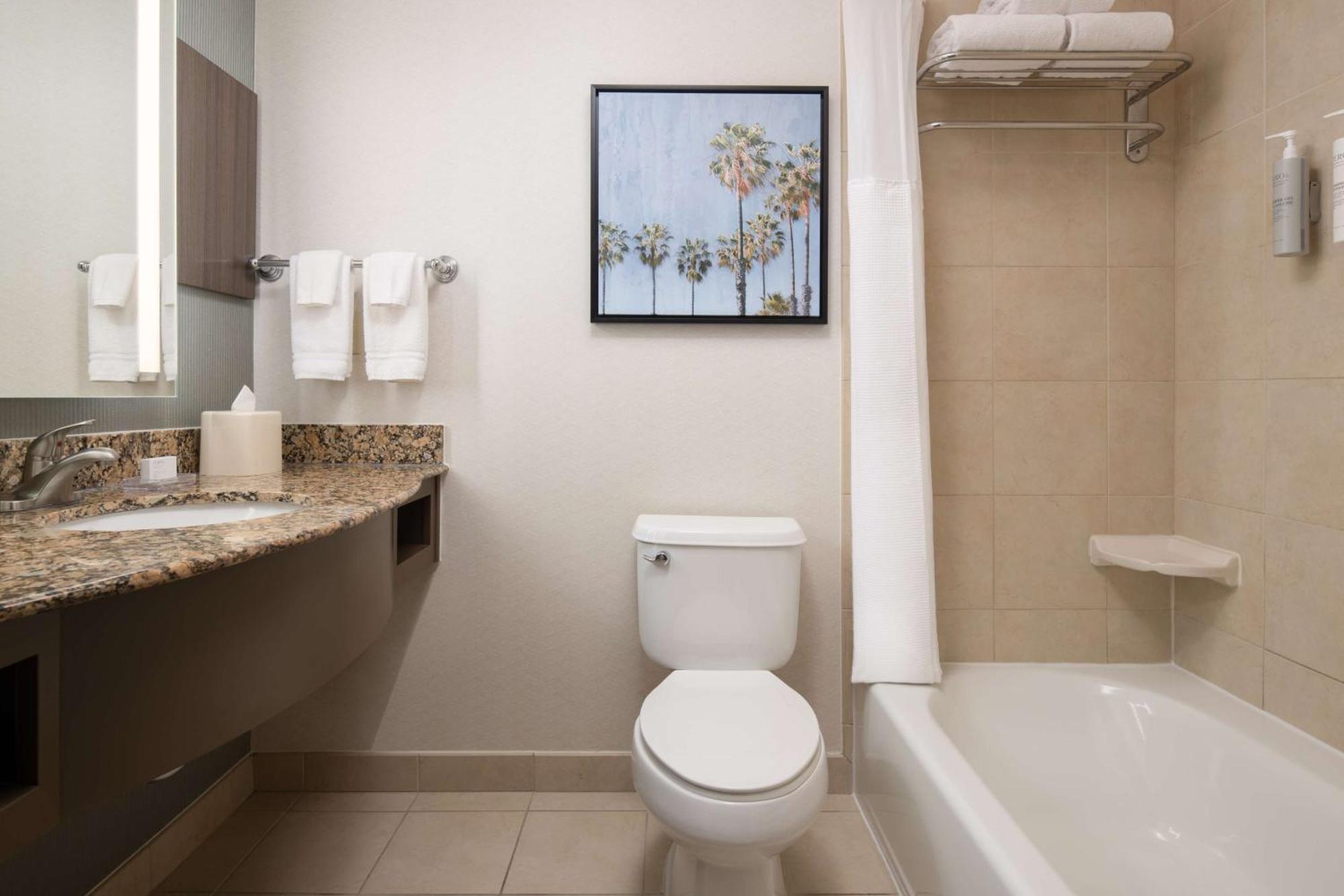 Hilton Garden Inn Fontana Exterior photo