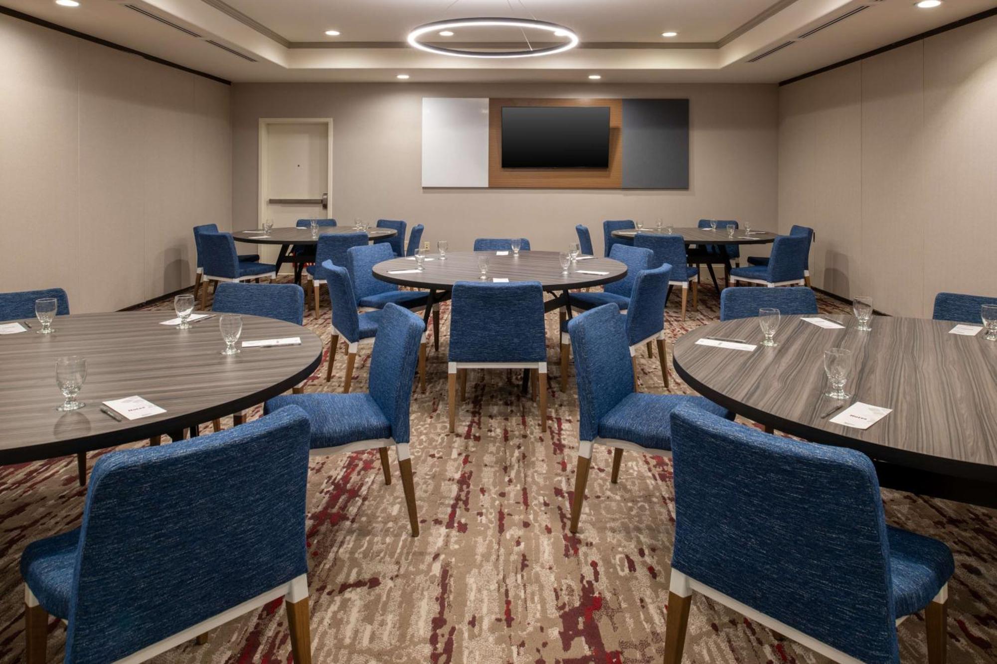 Hilton Garden Inn Fontana Exterior photo