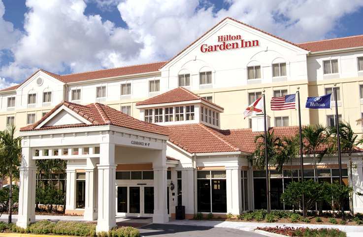 Hilton Garden Inn Fontana Exterior photo
